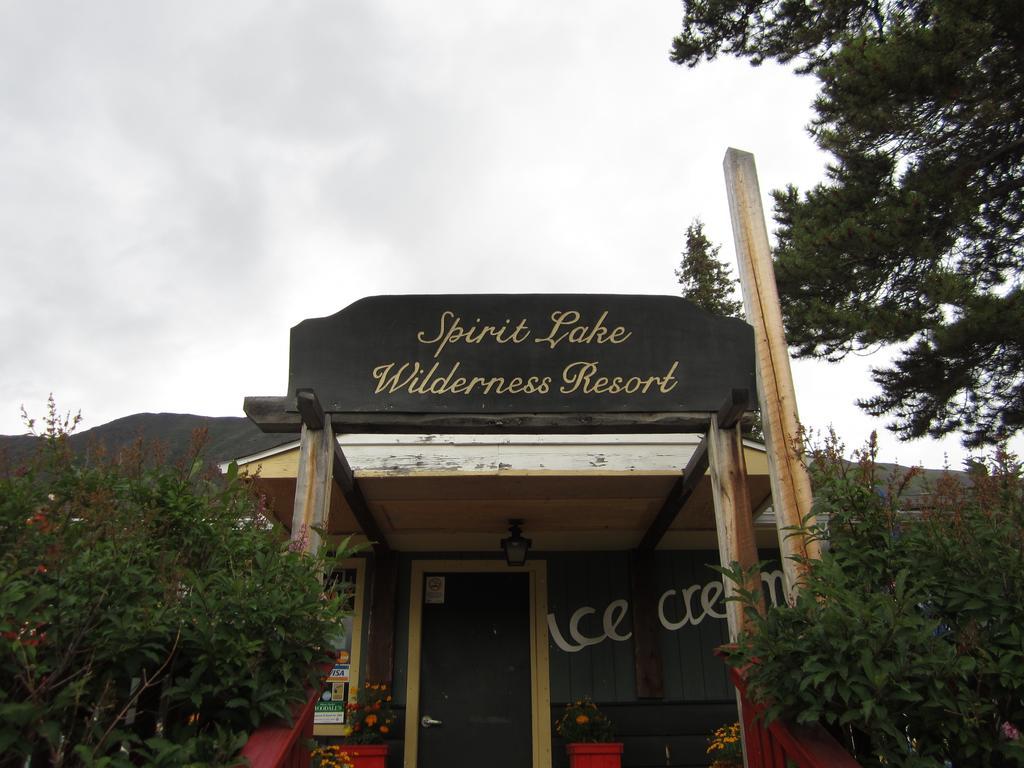Spirit Lake Lodge Уайтхорс Екстериор снимка