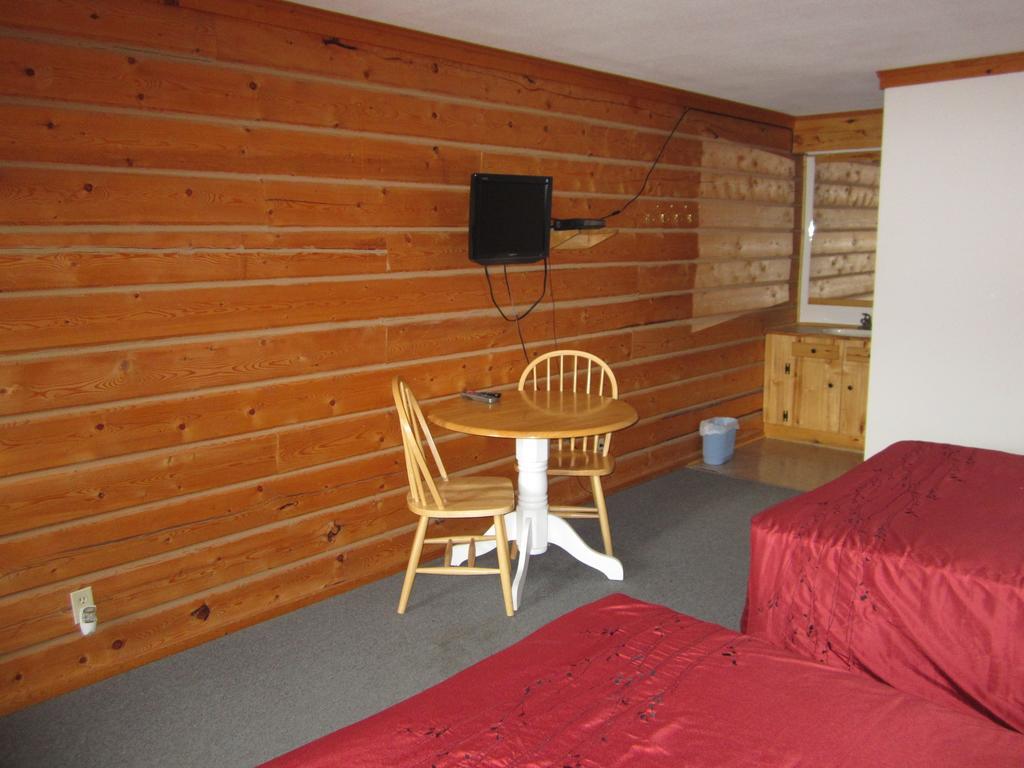 Spirit Lake Lodge Уайтхорс Стая снимка
