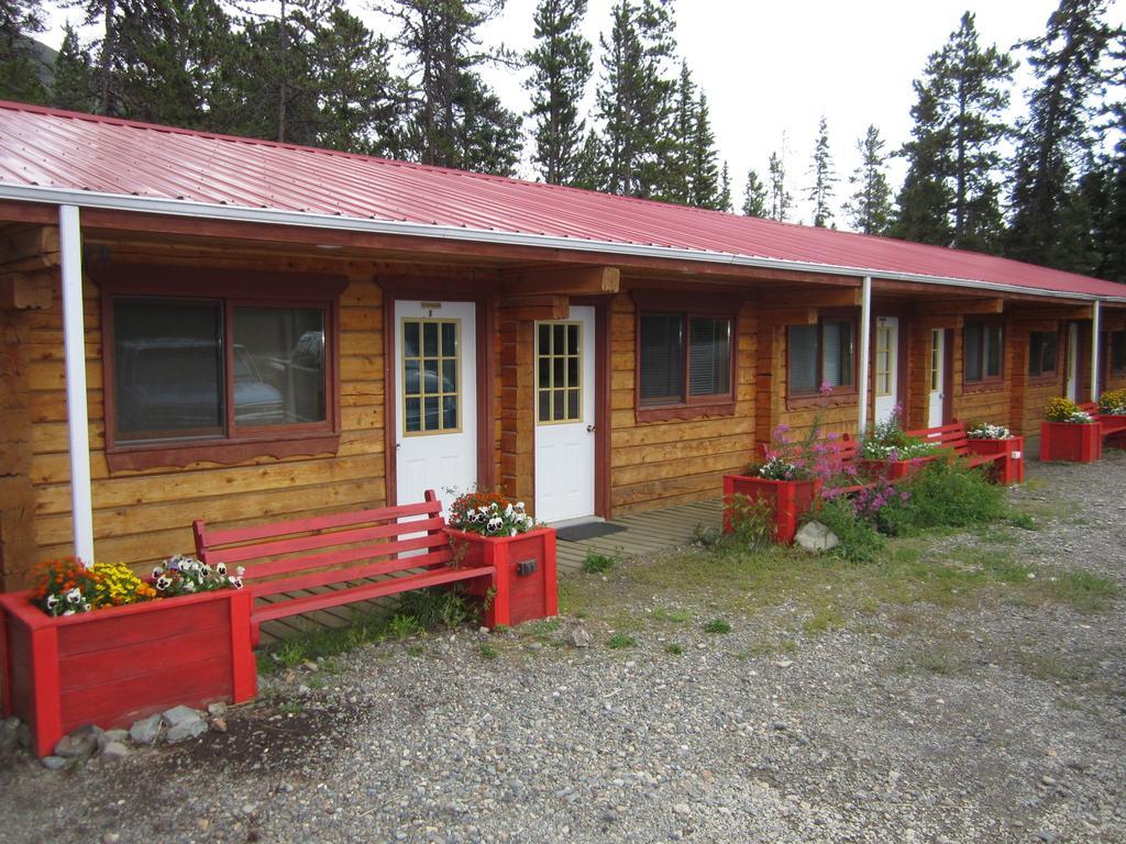 Spirit Lake Lodge Уайтхорс Екстериор снимка