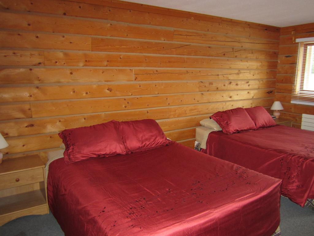 Spirit Lake Lodge Уайтхорс Стая снимка