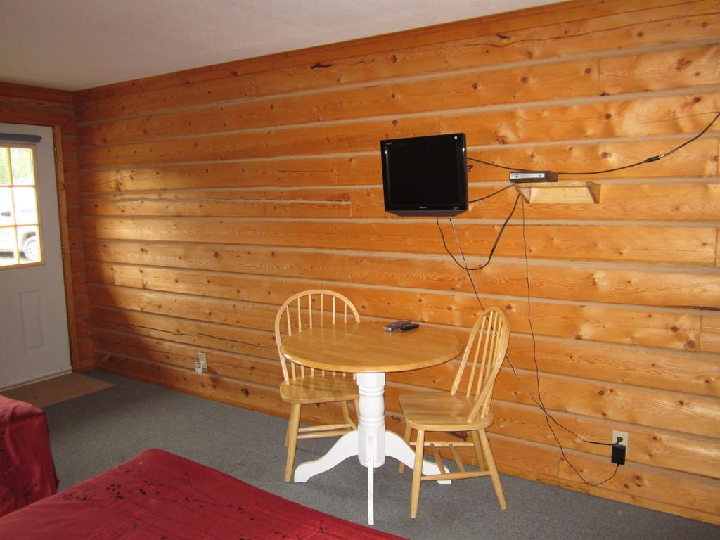 Spirit Lake Lodge Уайтхорс Стая снимка