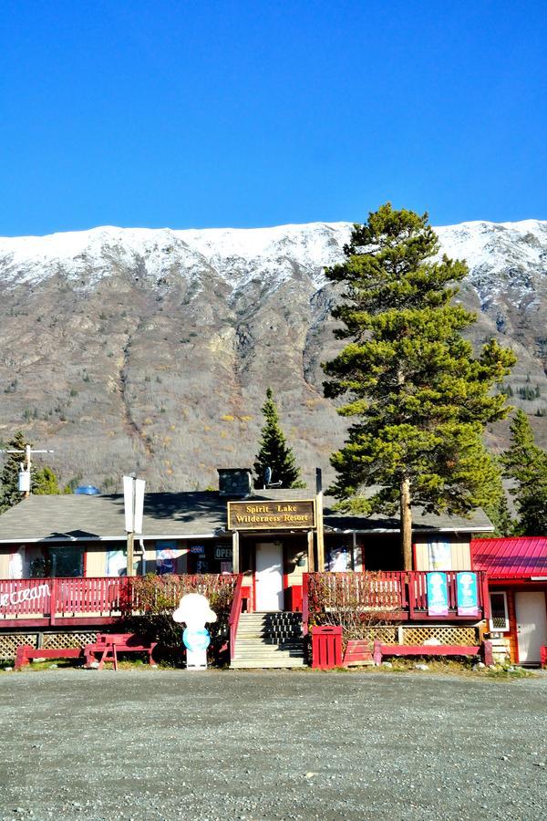 Spirit Lake Lodge Уайтхорс Екстериор снимка